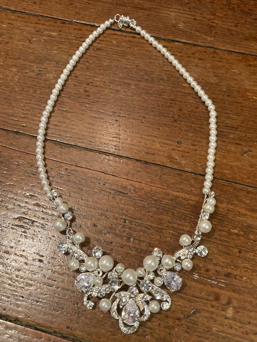 Elegant Pearl and Crystal Statement Necklace - White